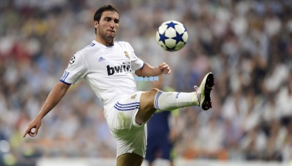 马克莱莱心中最佳十一人，菲戈右脚称王，齐祖球商无双，昔日队友铸就传奇拼图