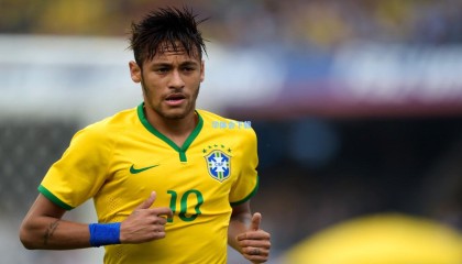 百米飞人巅峰对决 新星闪耀打破纪录