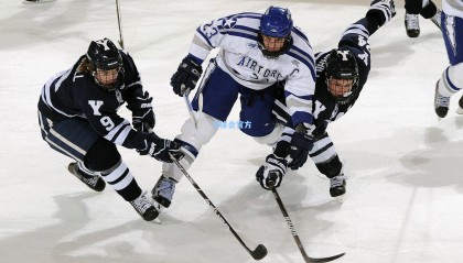 绿茵之外的亲子时光，哈兰德与父亲高尔夫球场放松身心