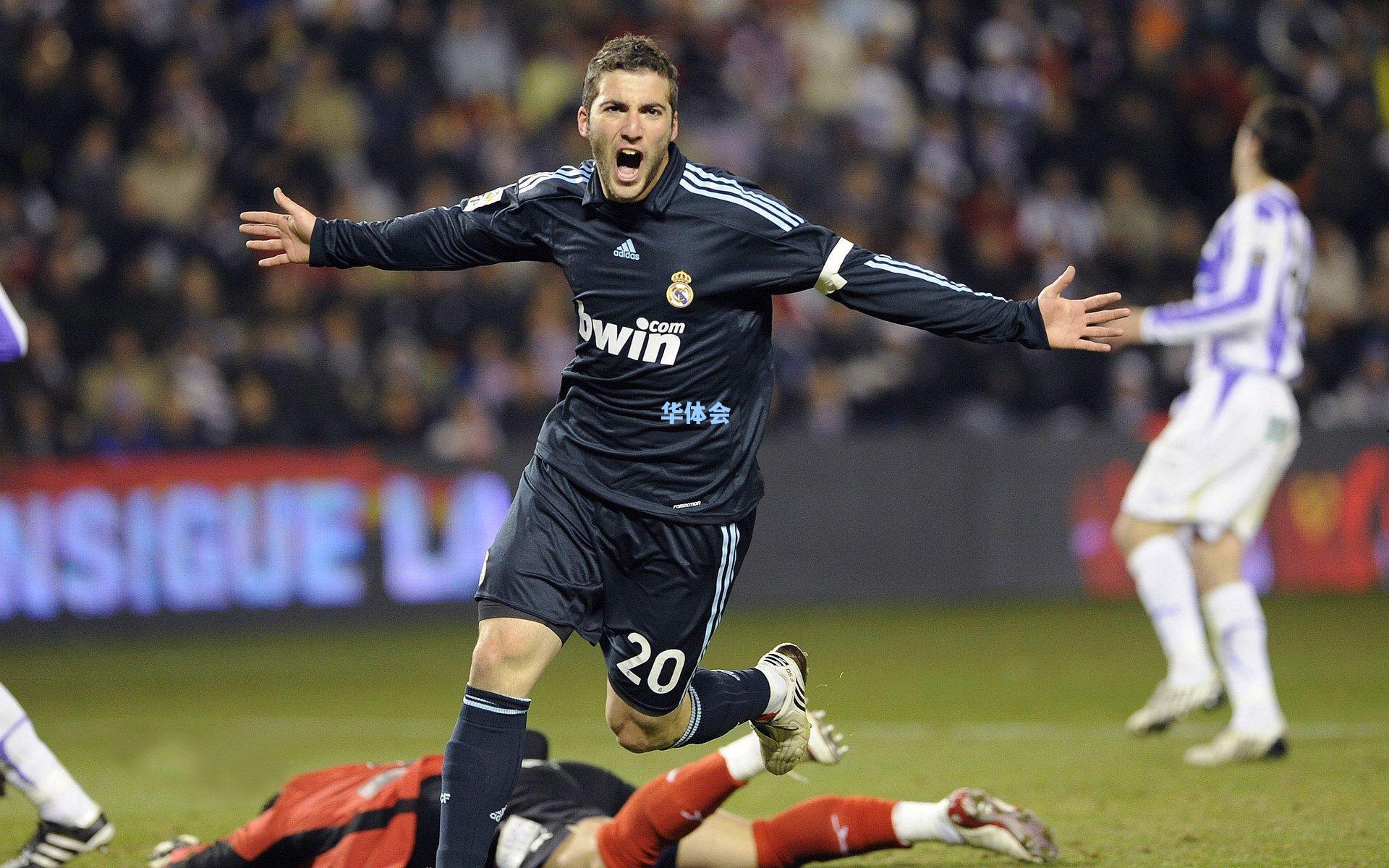 西甲战局深度解析，灵动新星闪耀，豪门隐患浮现，卫冕冠军步履维艰