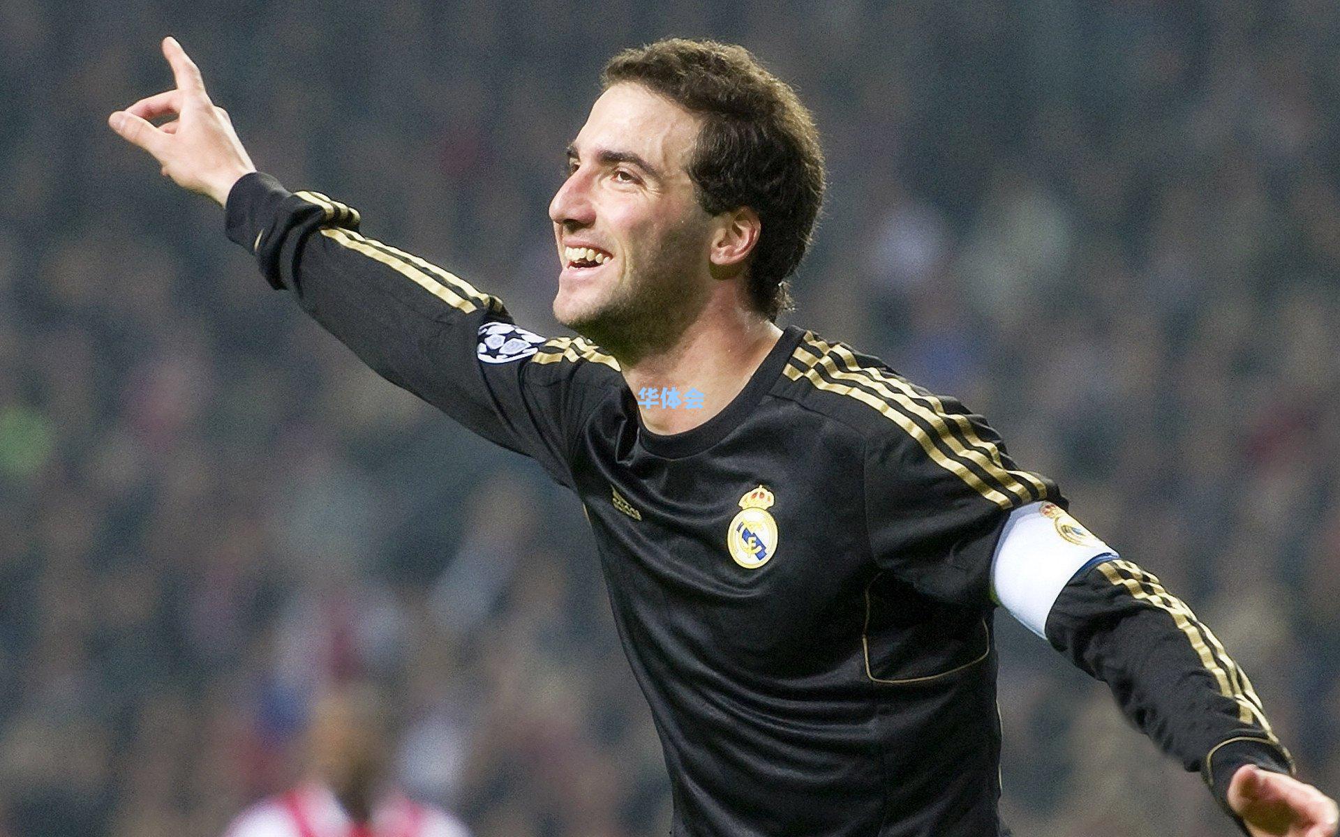 法兰西双星少时梦影交织，北伦敦的枪手与马德里的白衫如何塑造当代巨星